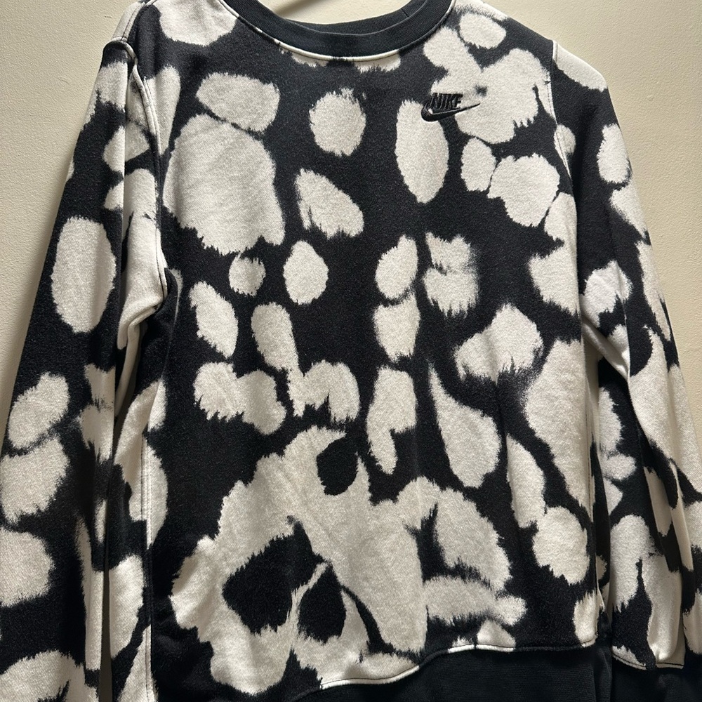 Nike  Black and White Sweatershirt